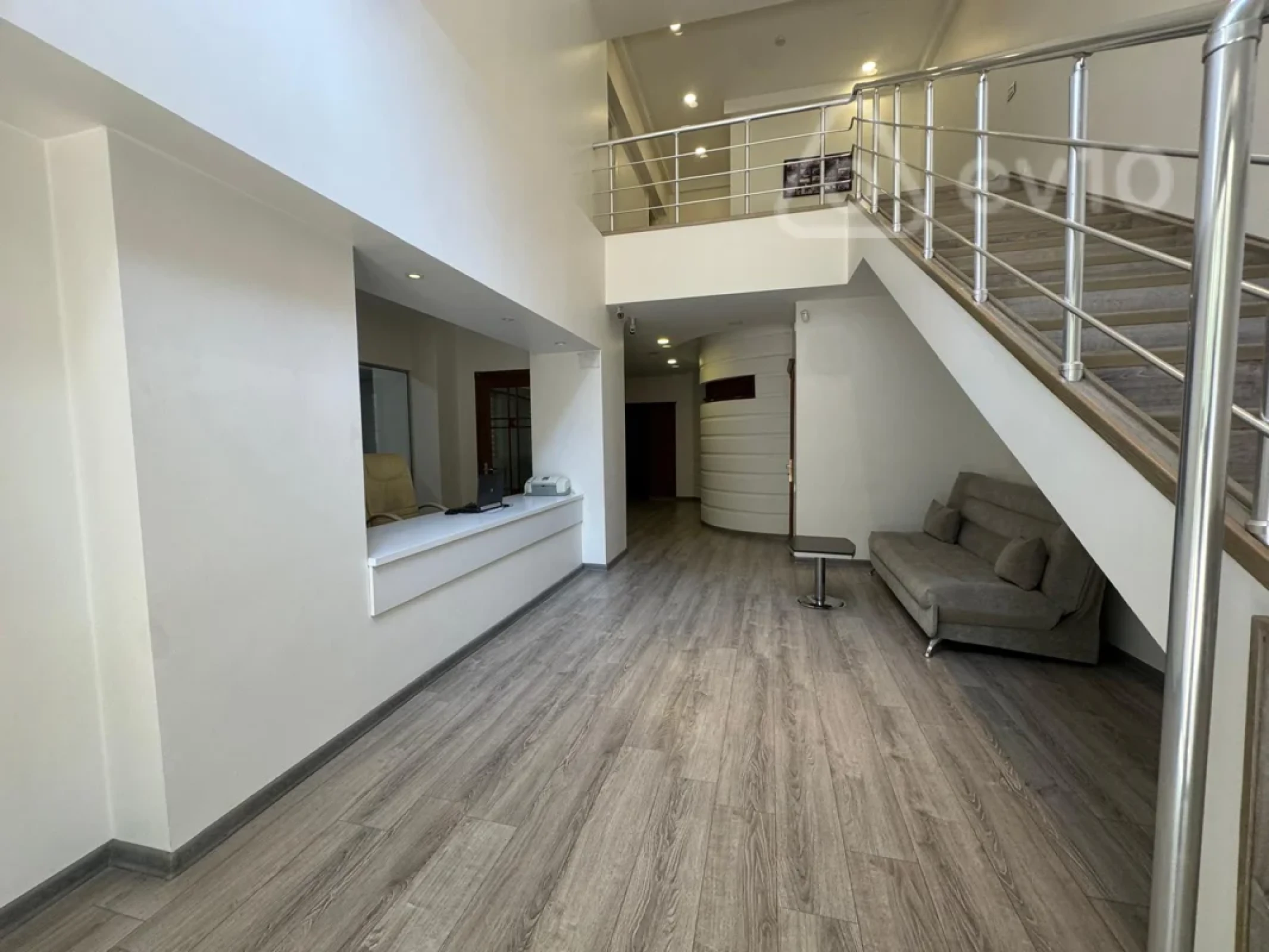 Kirayə verilir 6 otaqlı ofis 320 m²