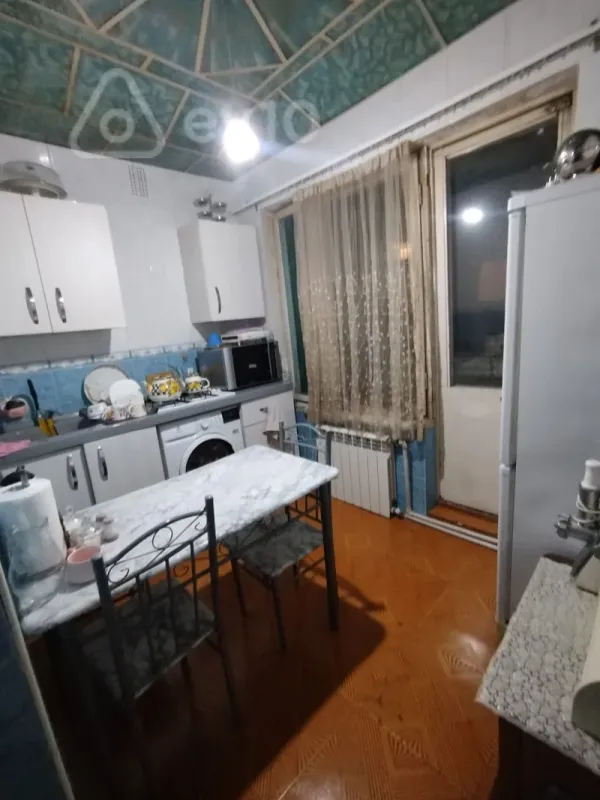 Satılır 2 otaqlı köhnə tikili 65 m²
