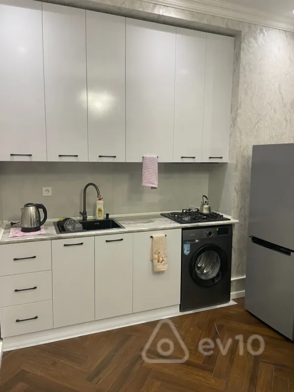 Kirayə verilir 2 otaqlı yeni tikili 65 m²