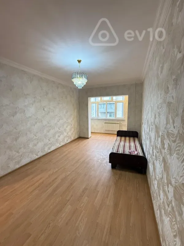 Kirayə verilir 2 otaqlı köhnə tikili 50 m²