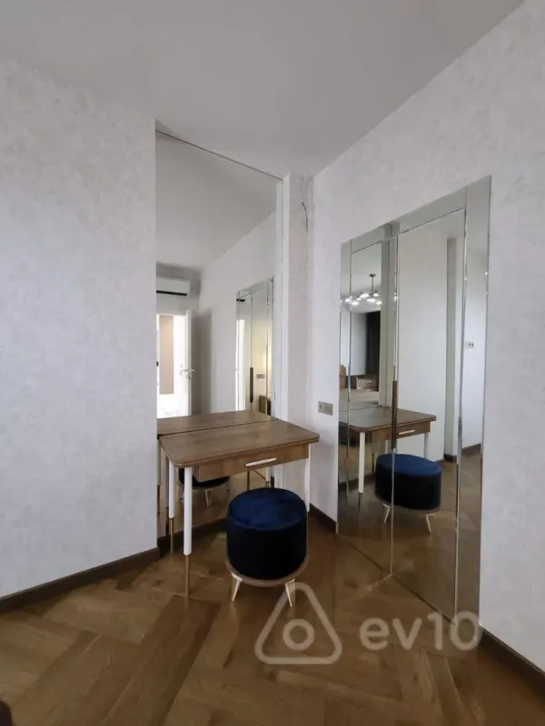 Kirayə verilir 3 otaqlı yeni tikili 100 m²