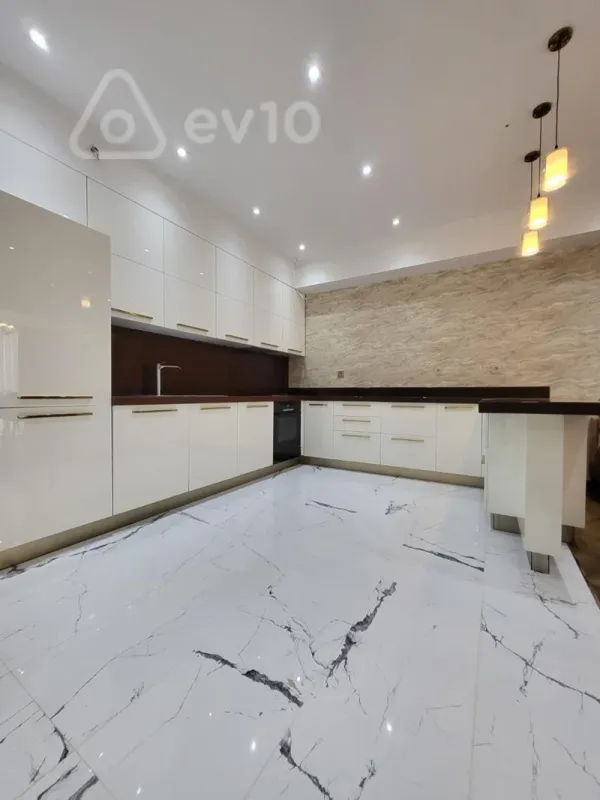 Kirayə verilir 3 otaqlı yeni tikili 100 m²