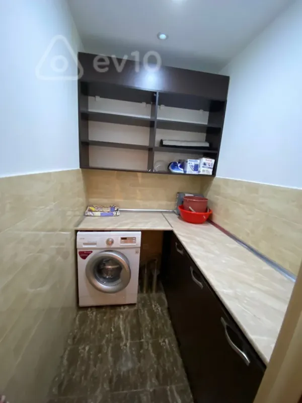 Kirayə verilir 4 otaqlı yeni tikili 194 m²