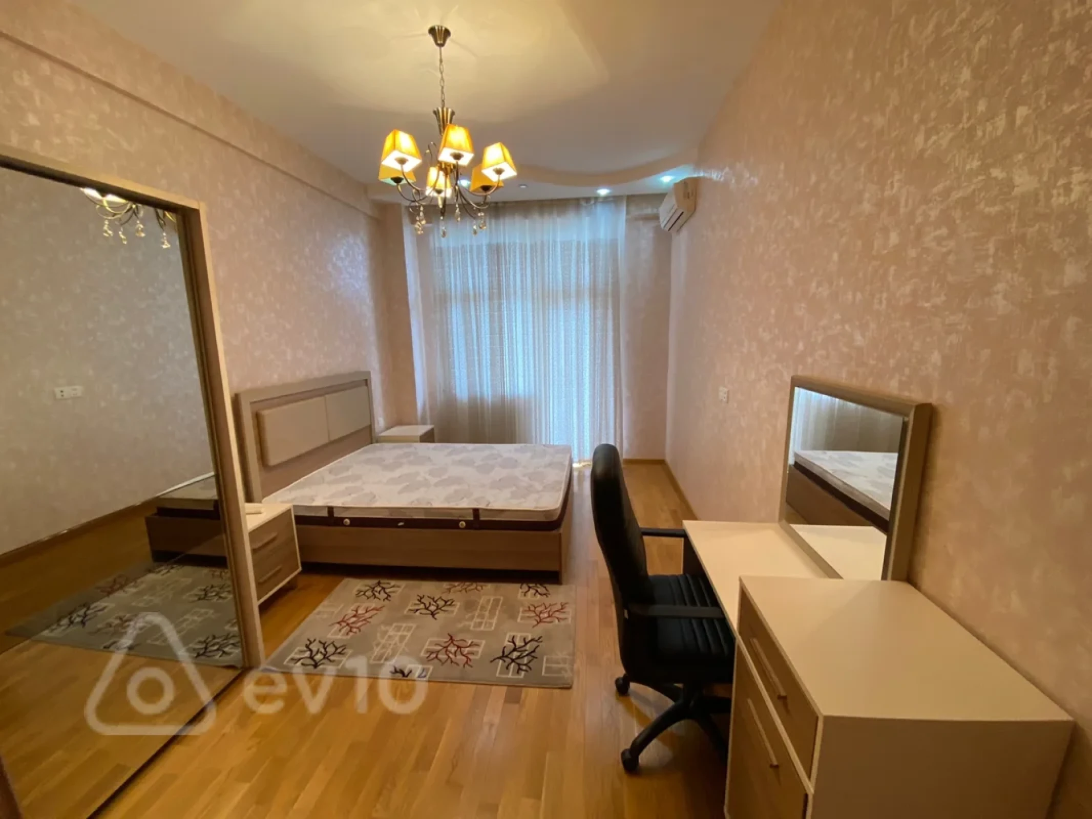 Kirayə verilir 4 otaqlı yeni tikili 194 m²