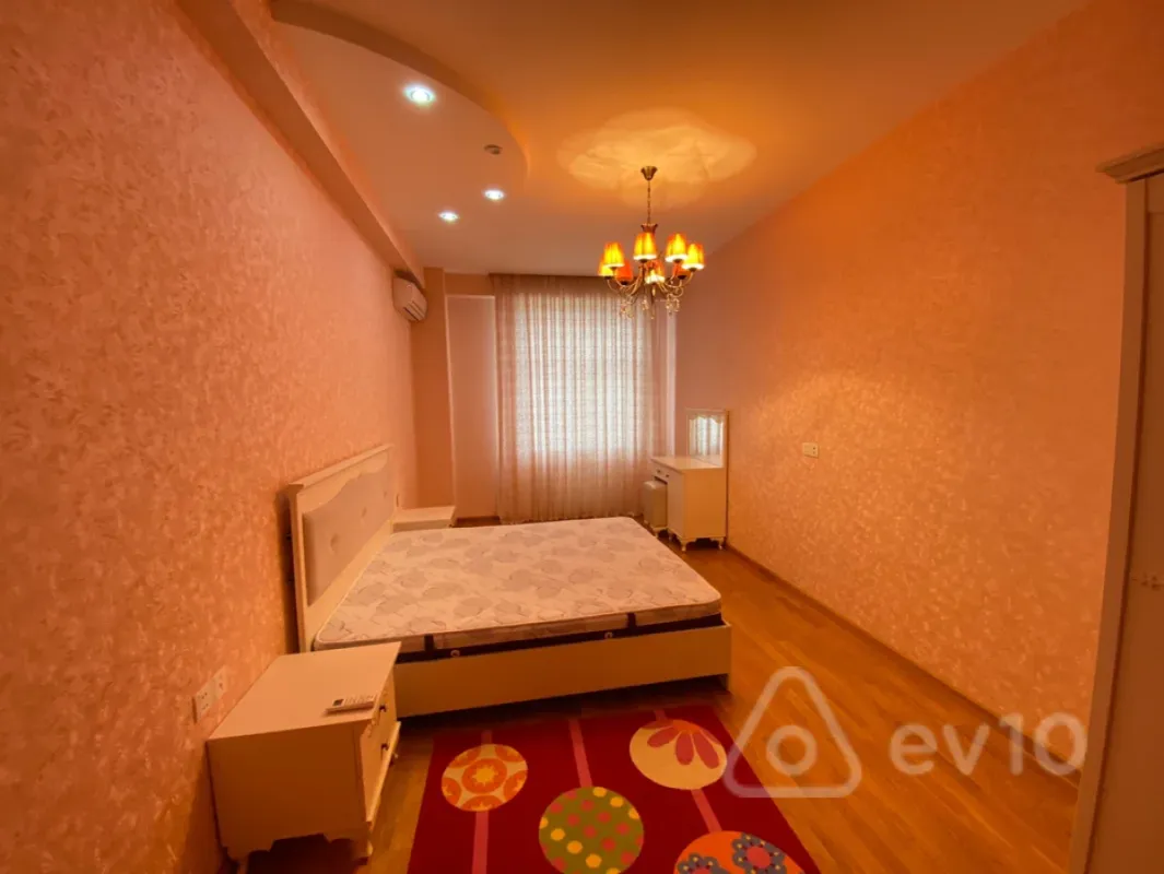 Kirayə verilir 4 otaqlı yeni tikili 194 m²