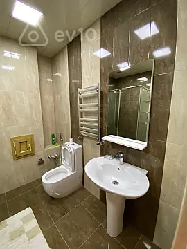 Kirayə verilir 4 otaqlı yeni tikili 194 m²