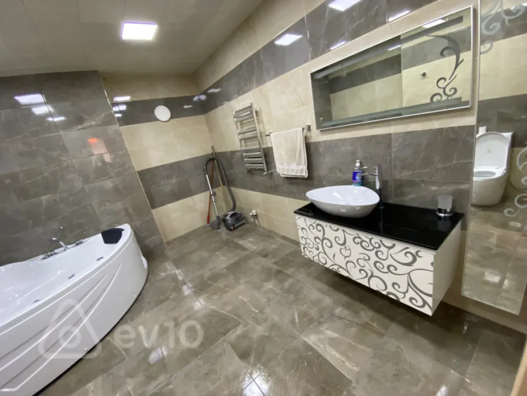 Kirayə verilir 4 otaqlı yeni tikili 194 m²