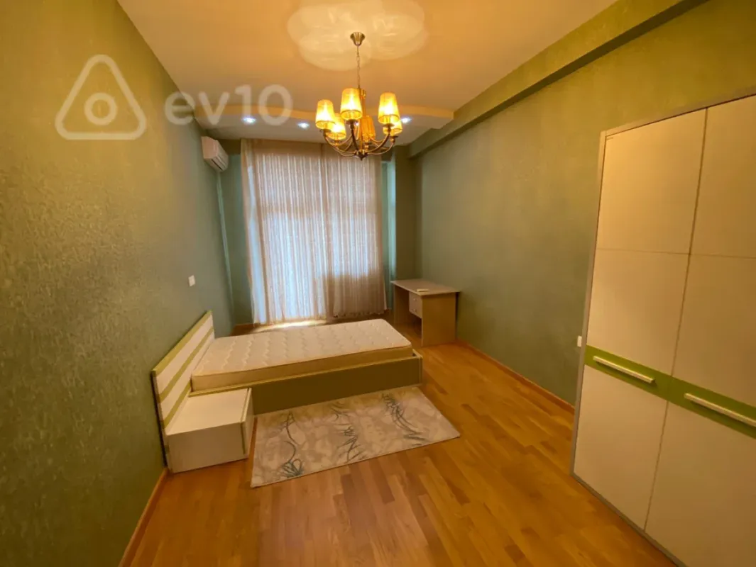 Kirayə verilir 4 otaqlı yeni tikili 194 m²