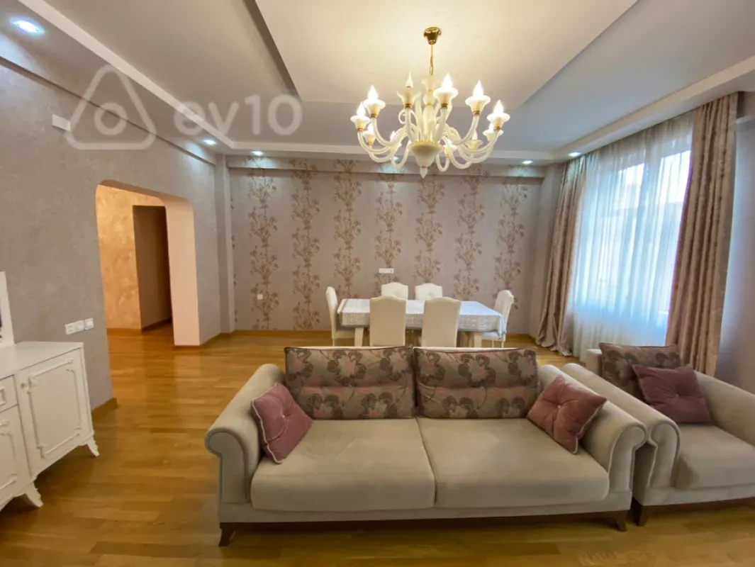 Kirayə verilir 4 otaqlı yeni tikili 194 m²