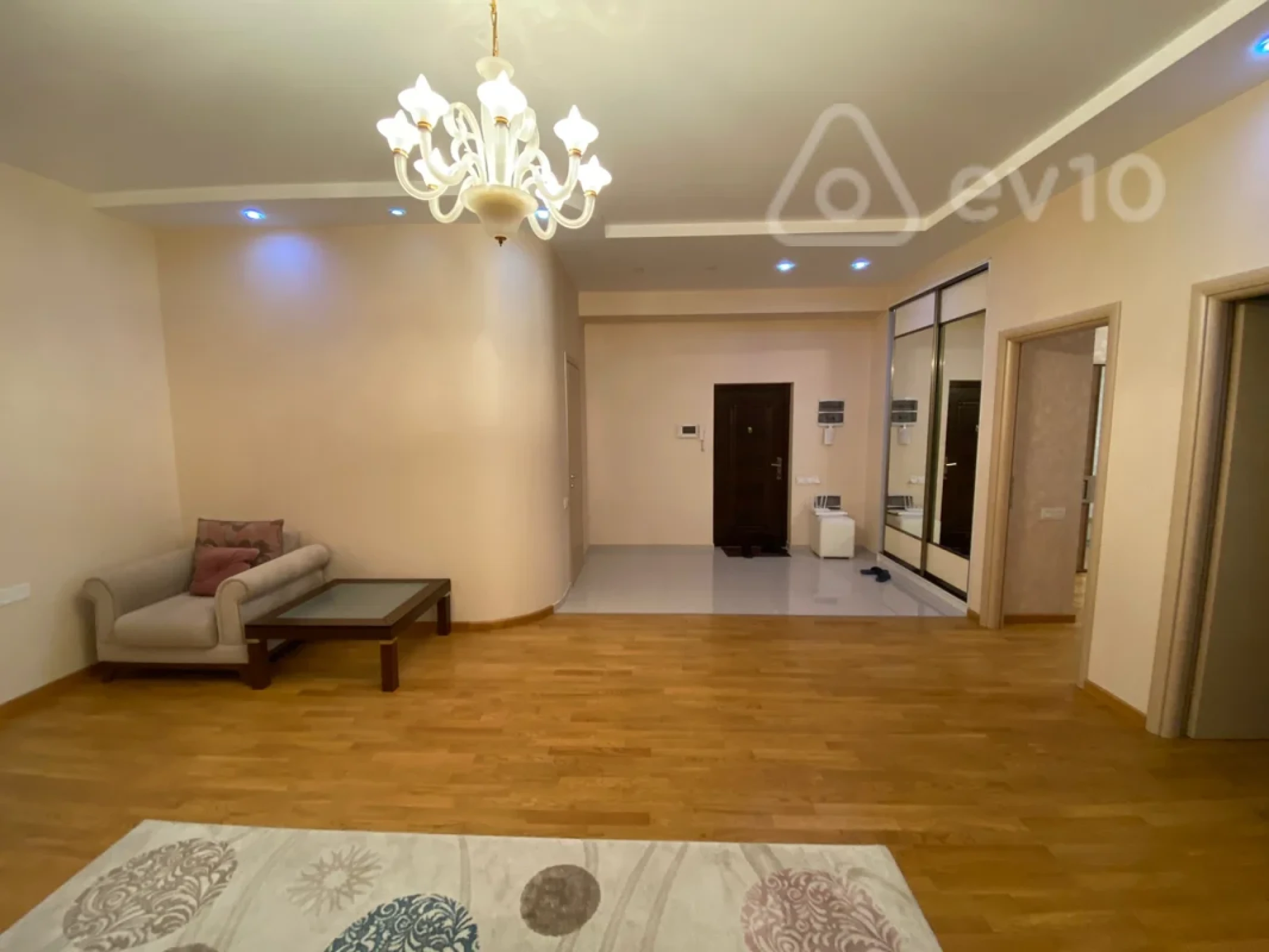 Kirayə verilir 4 otaqlı yeni tikili 194 m²