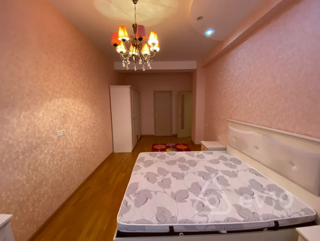 Kirayə verilir 4 otaqlı yeni tikili 194 m²