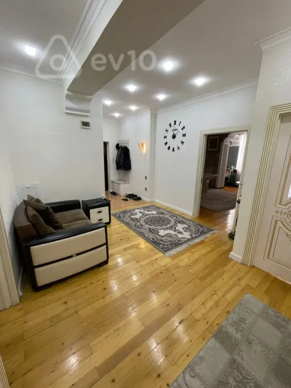 Satılır 3 otaqlı yeni tikili 120 m²