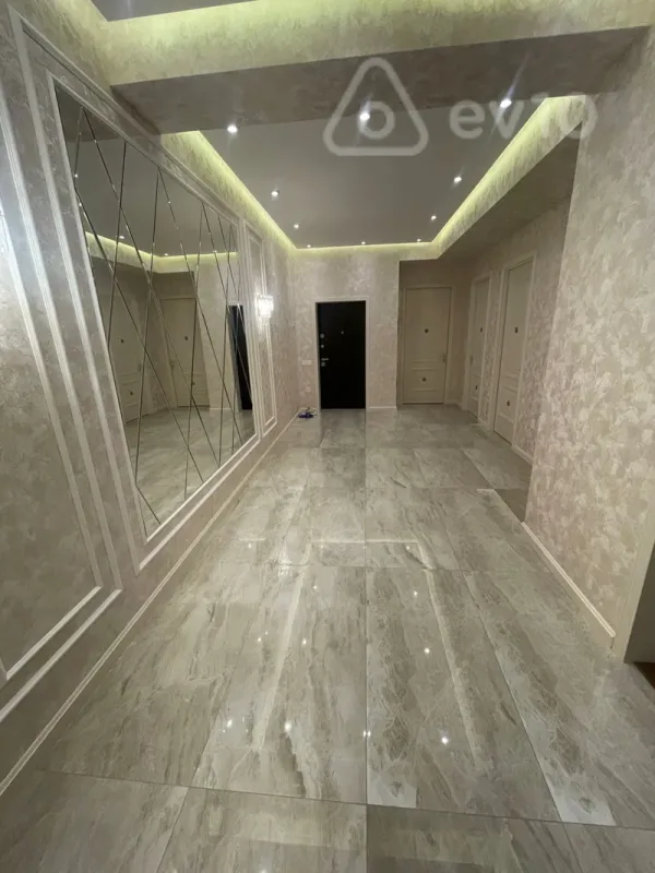 Kirayə verilir 3 otaqlı yeni tikili 120 m²