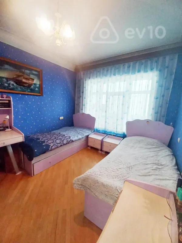 Satılır 5 otaqlı köhnə tikili 130 m²