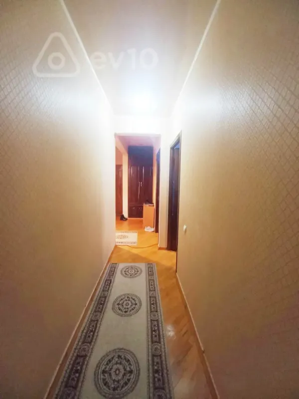 Satılır 5 otaqlı köhnə tikili 130 m²