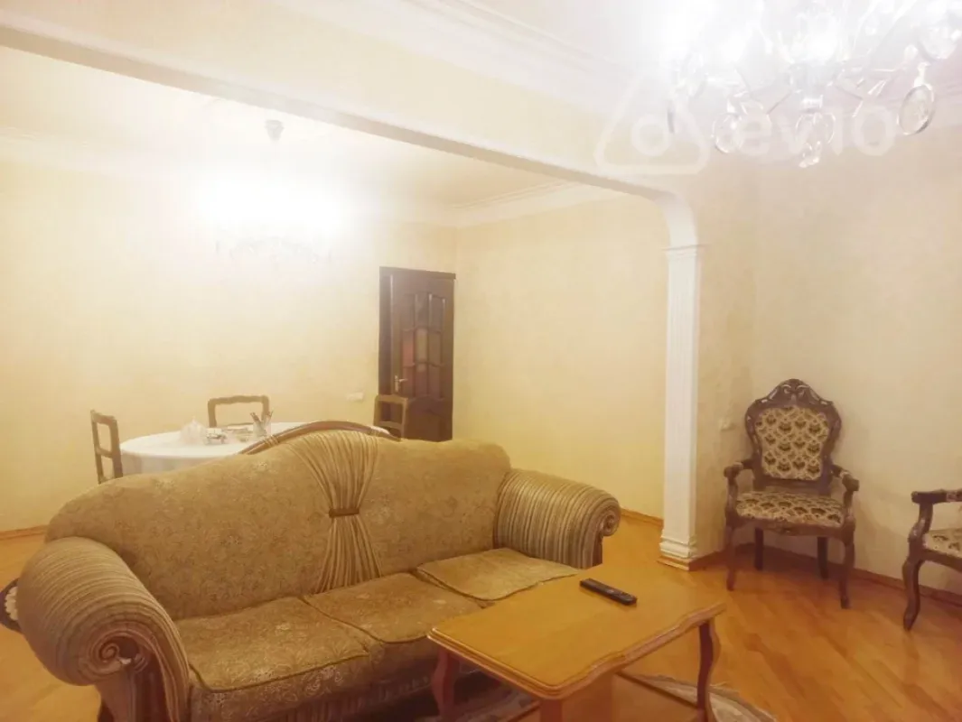 Satılır 5 otaqlı köhnə tikili 130 m²