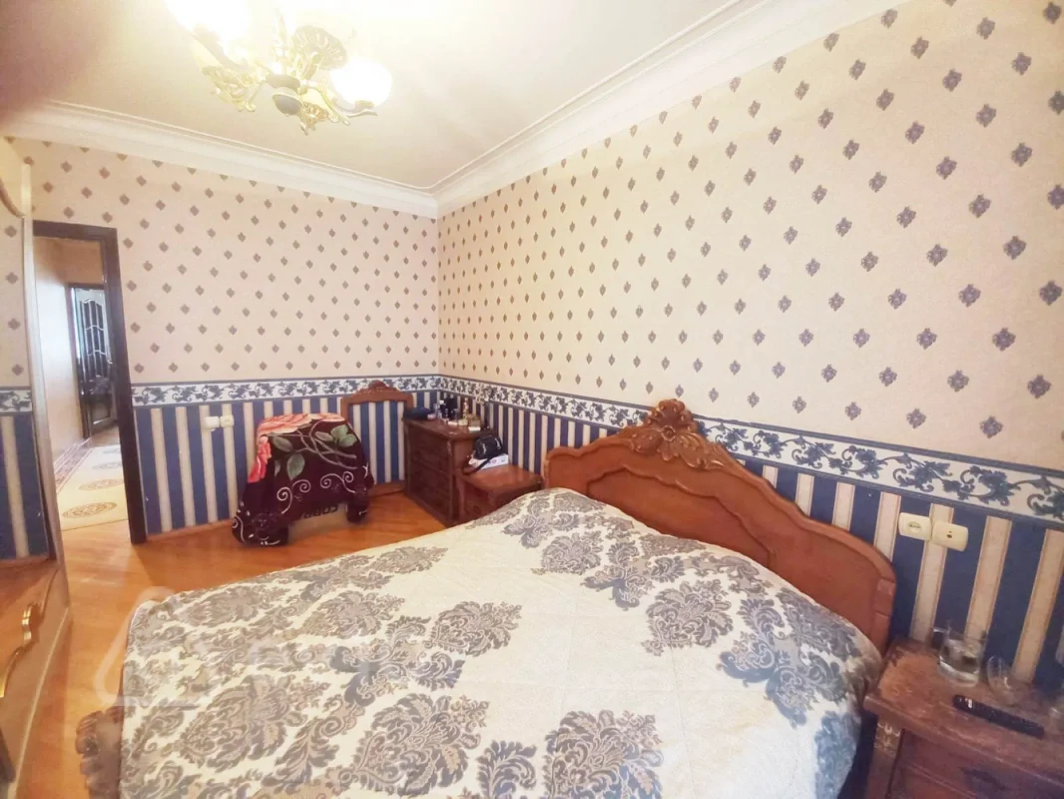 Satılır 5 otaqlı köhnə tikili 130 m²