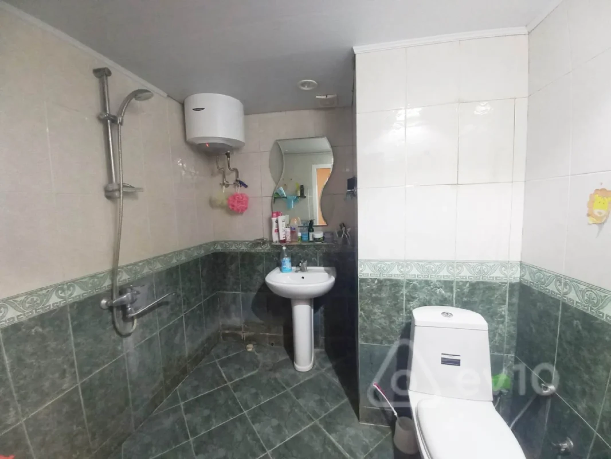 Satılır 5 otaqlı köhnə tikili 130 m²