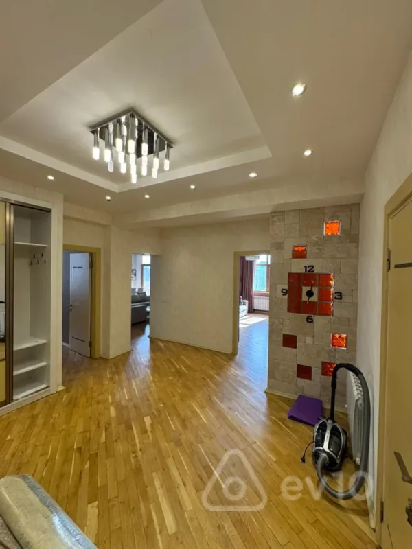 Kirayə verilir 3 otaqlı yeni tikili 130 m²