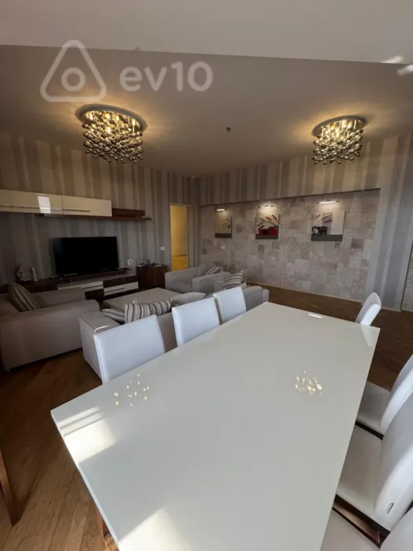 Kirayə verilir 3 otaqlı yeni tikili 130 m²