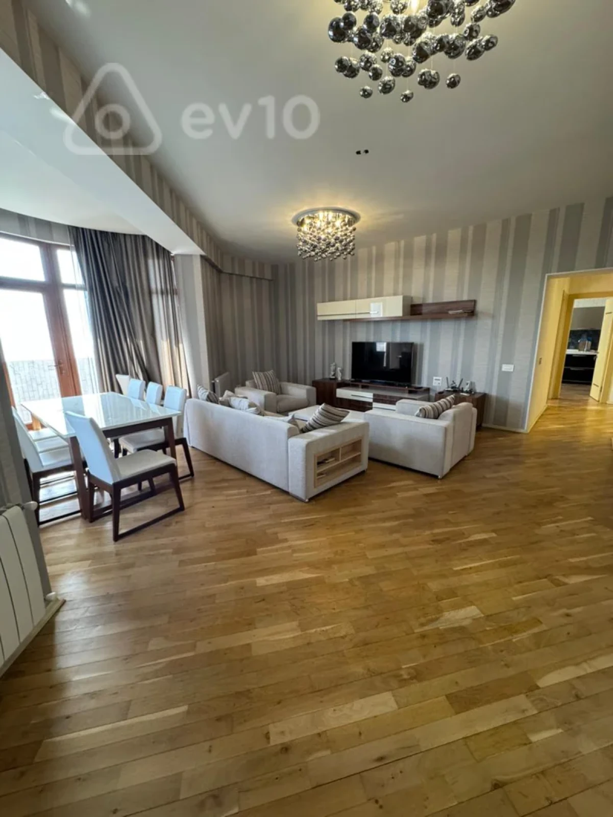 Kirayə verilir 3 otaqlı yeni tikili 130 m²