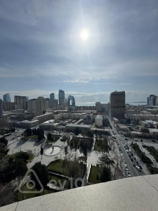 Kirayə verilir 3 otaqlı yeni tikili 130 m²