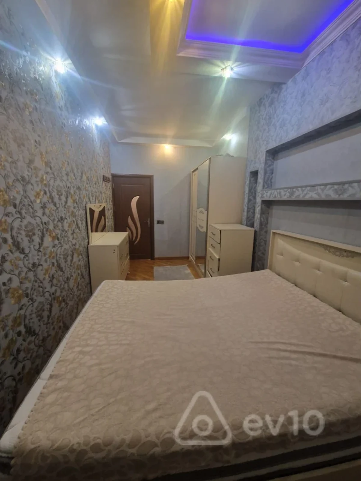 Kirayə verilir 3 otaqlı köhnə tikili 55 m²
