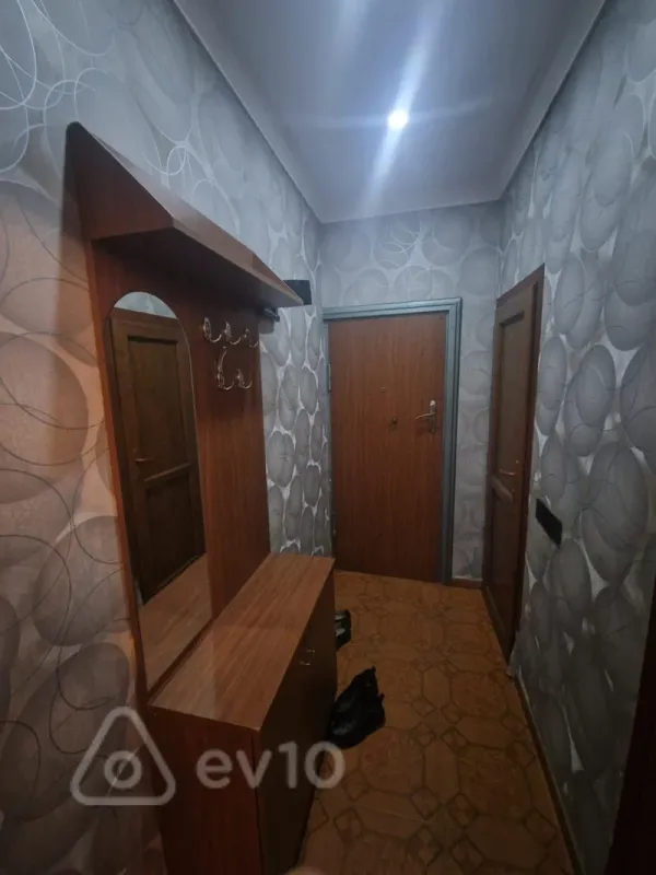 Kirayə verilir 3 otaqlı köhnə tikili 55 m²