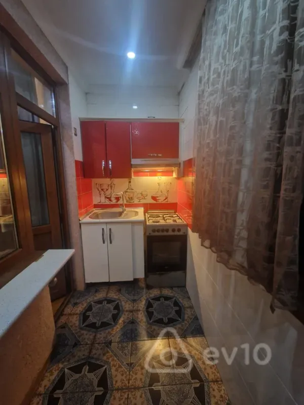 Kirayə verilir 3 otaqlı köhnə tikili 55 m²