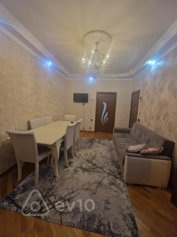 Kirayə verilir 3 otaqlı köhnə tikili 55 m²