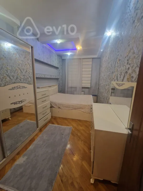Kirayə verilir 3 otaqlı köhnə tikili 55 m²