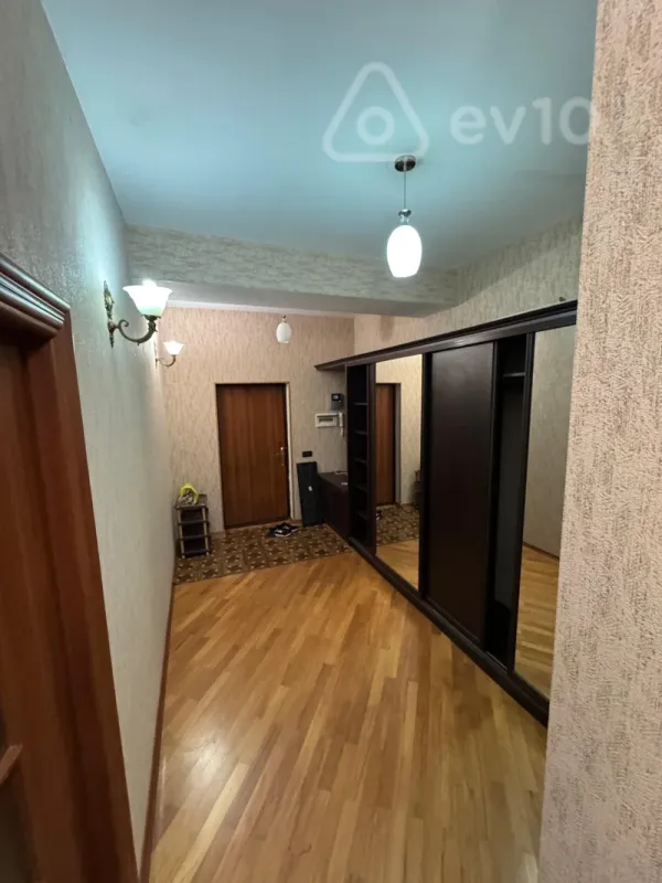 Kirayə verilir 3 otaqlı yeni tikili 100 m²