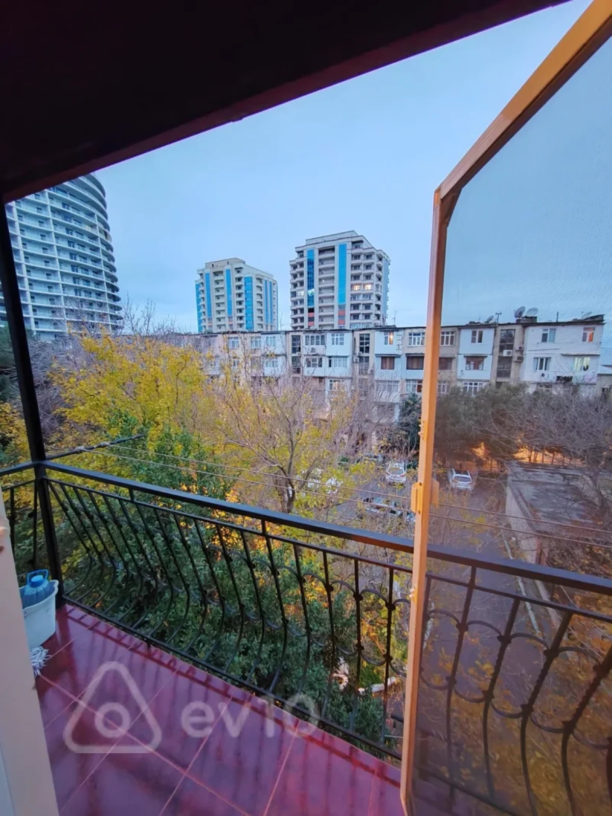 Satılır 2 otaqlı köhnə tikili 62 m²