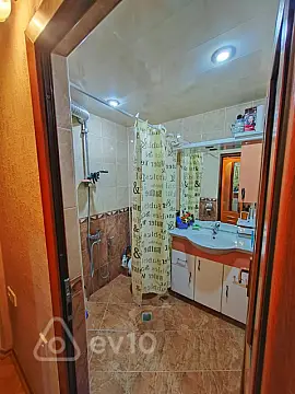 Satılır 2 otaqlı köhnə tikili 62 m²