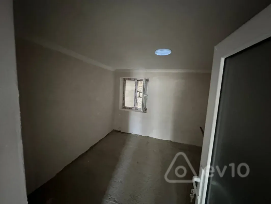 Satılır 4 otaqlı həyət evi 100 m²