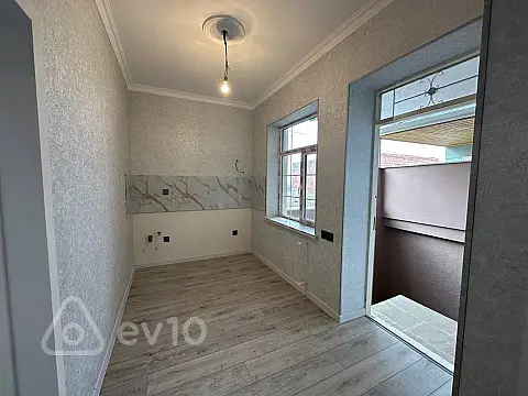 Satılır 4 otaqlı həyət evi 100 m²