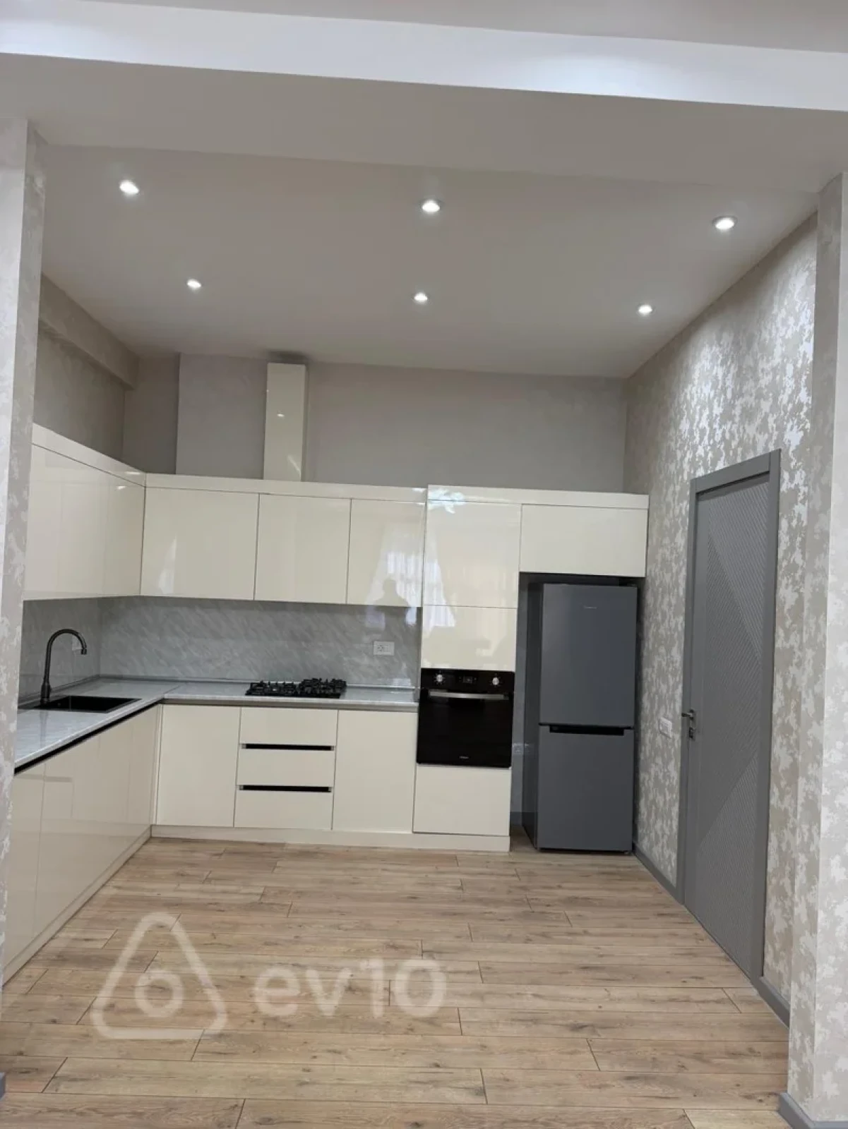 Satılır 2 otaqlı yeni tikili 91 m²