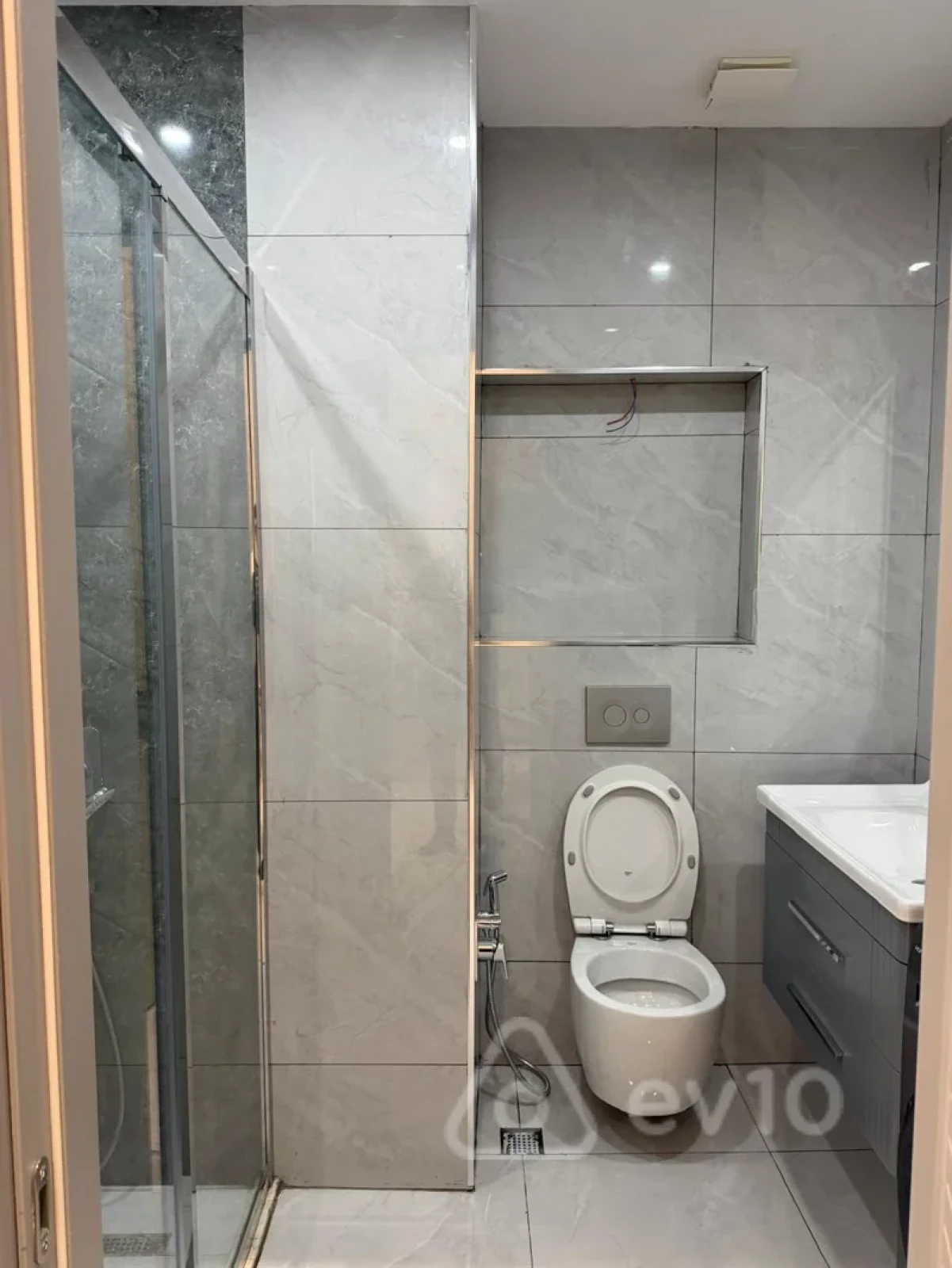 Satılır 2 otaqlı yeni tikili 91 m²