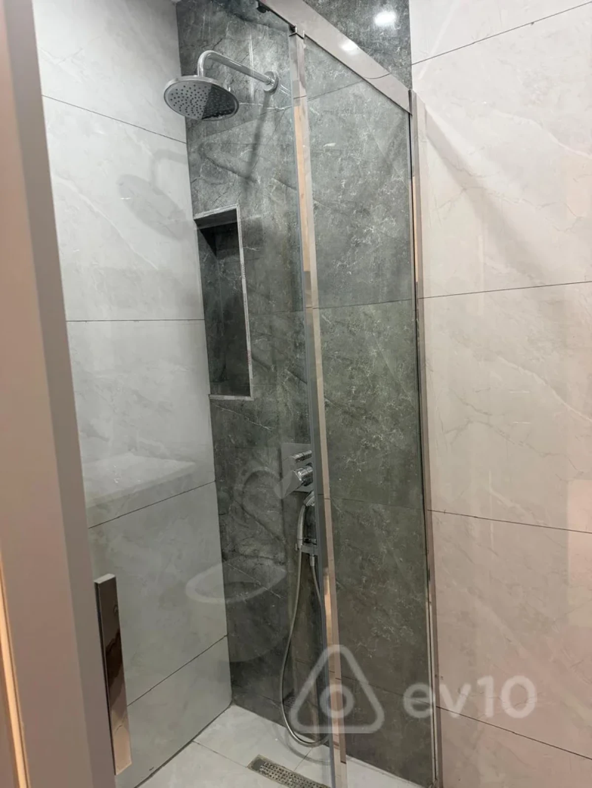 Satılır 2 otaqlı yeni tikili 91 m²