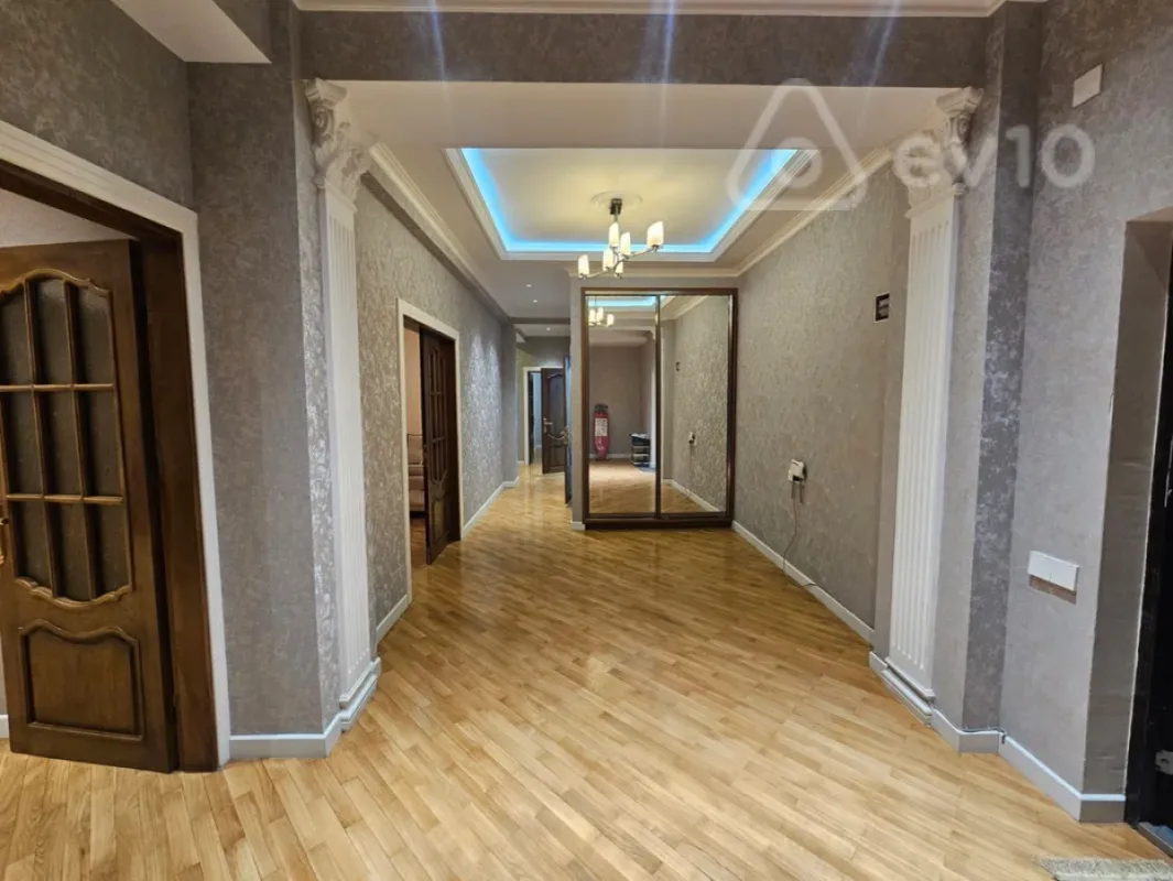 Satılır 4 otaqlı yeni tikili 223 m²