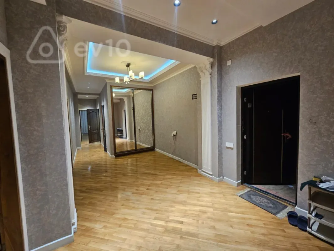 Satılır 4 otaqlı yeni tikili 223 m²