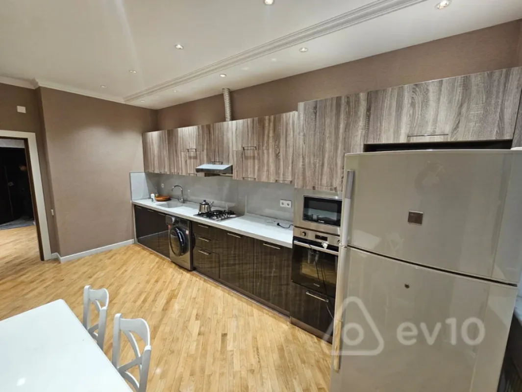 Satılır 4 otaqlı yeni tikili 223 m²