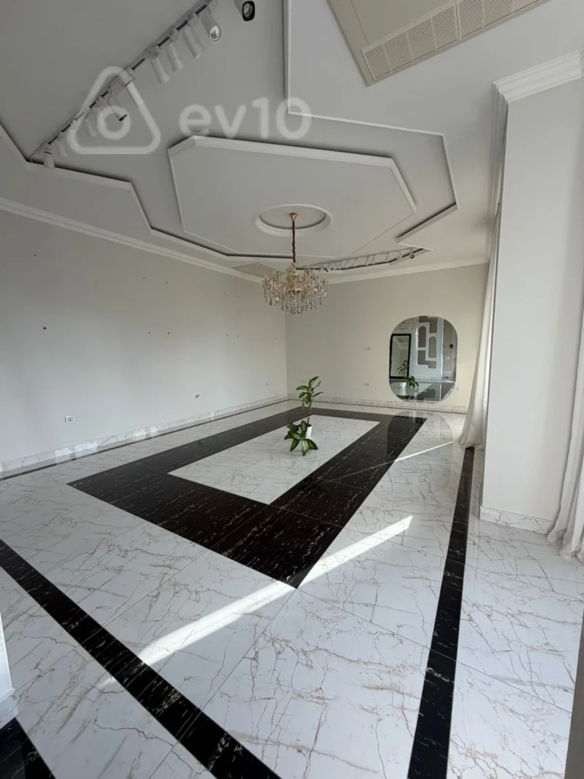 Kirayə verilir 5 otaqlı yeni tikili 350 m²