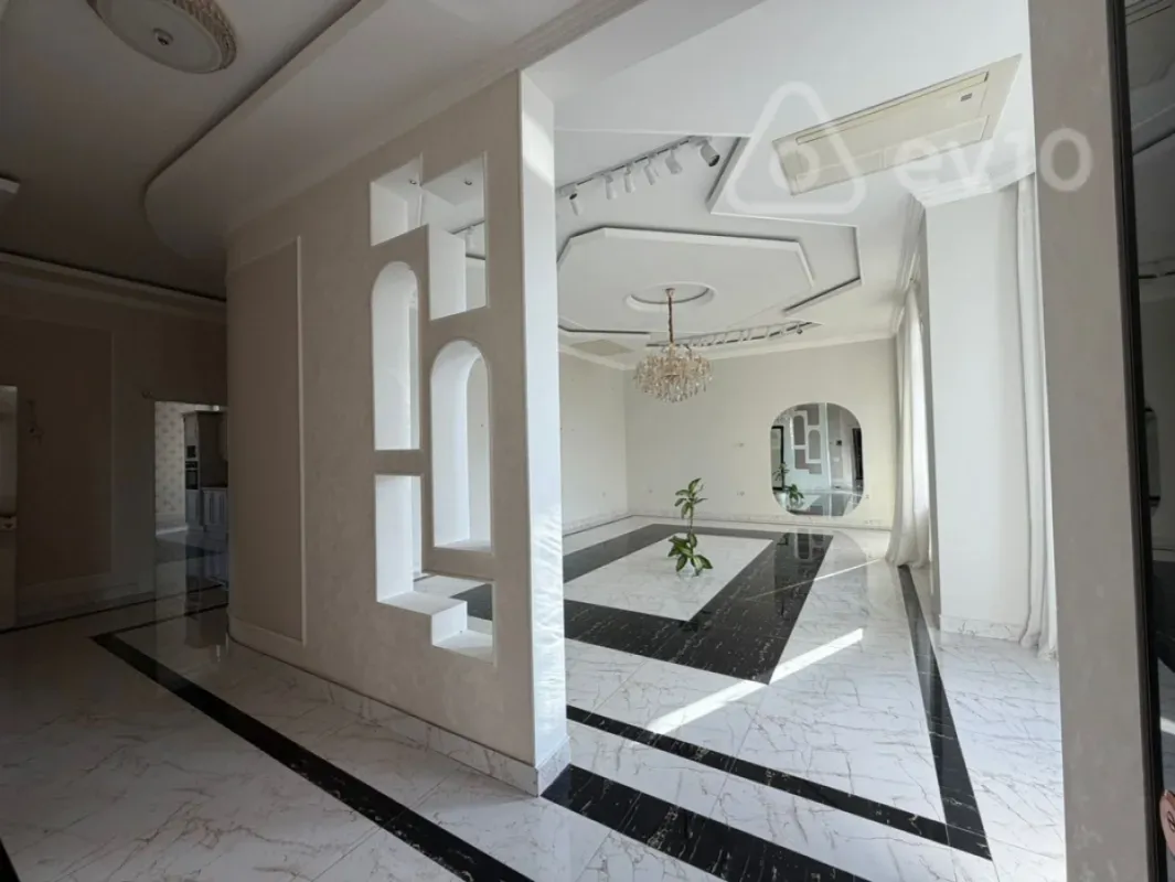 Kirayə verilir 5 otaqlı yeni tikili 350 m²