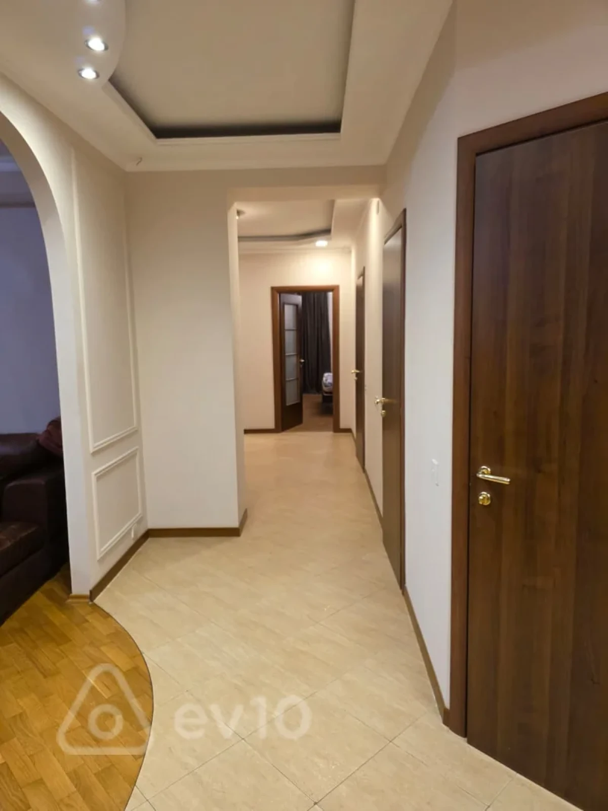 Kirayə verilir 4 otaqlı yeni tikili 140 m²