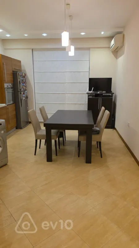 Kirayə verilir 4 otaqlı yeni tikili 140 m²