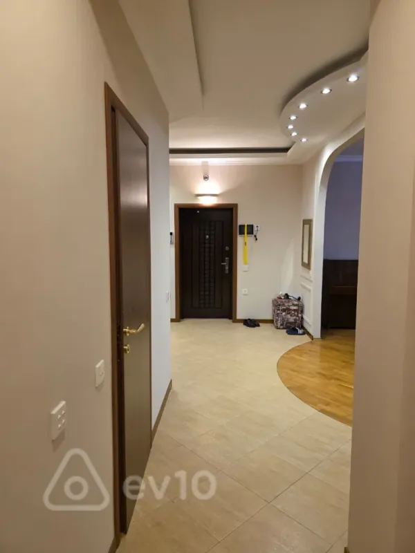 Kirayə verilir 4 otaqlı yeni tikili 140 m²