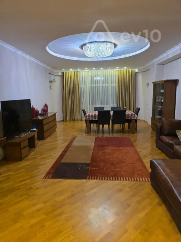 Kirayə verilir 4 otaqlı yeni tikili 140 m²