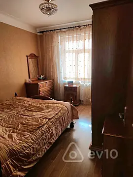 Satılır 4 otaqlı köhnə tikili 120 m²