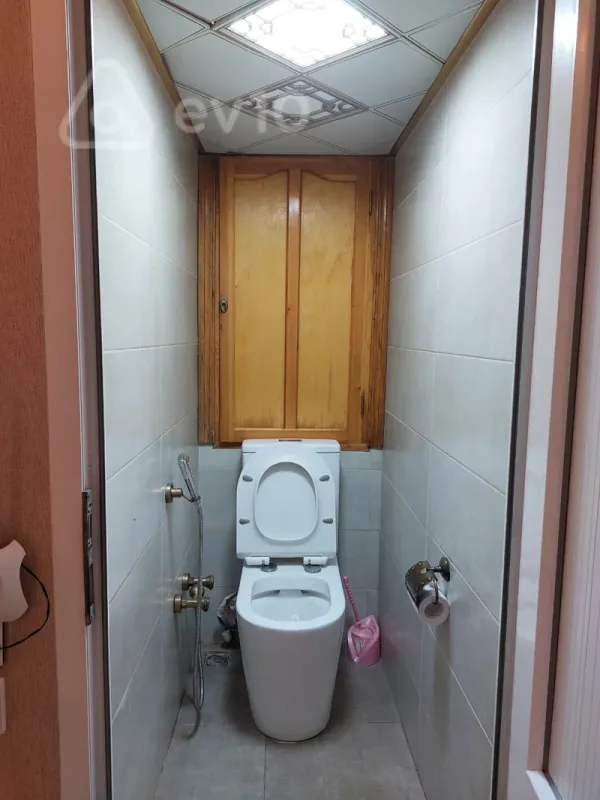 Satılır 4 otaqlı köhnə tikili 120 m²